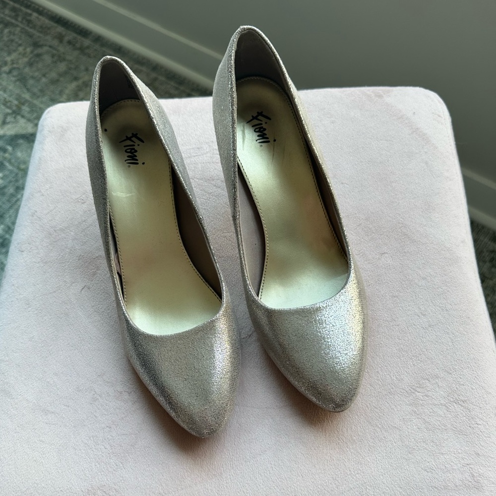 Fioni pumps - perfect for special events! Size 8.5. Only worn once.